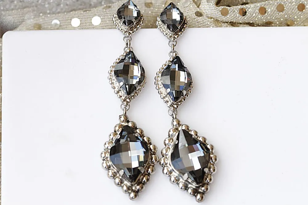 GRAY CHANDELIER EARRING