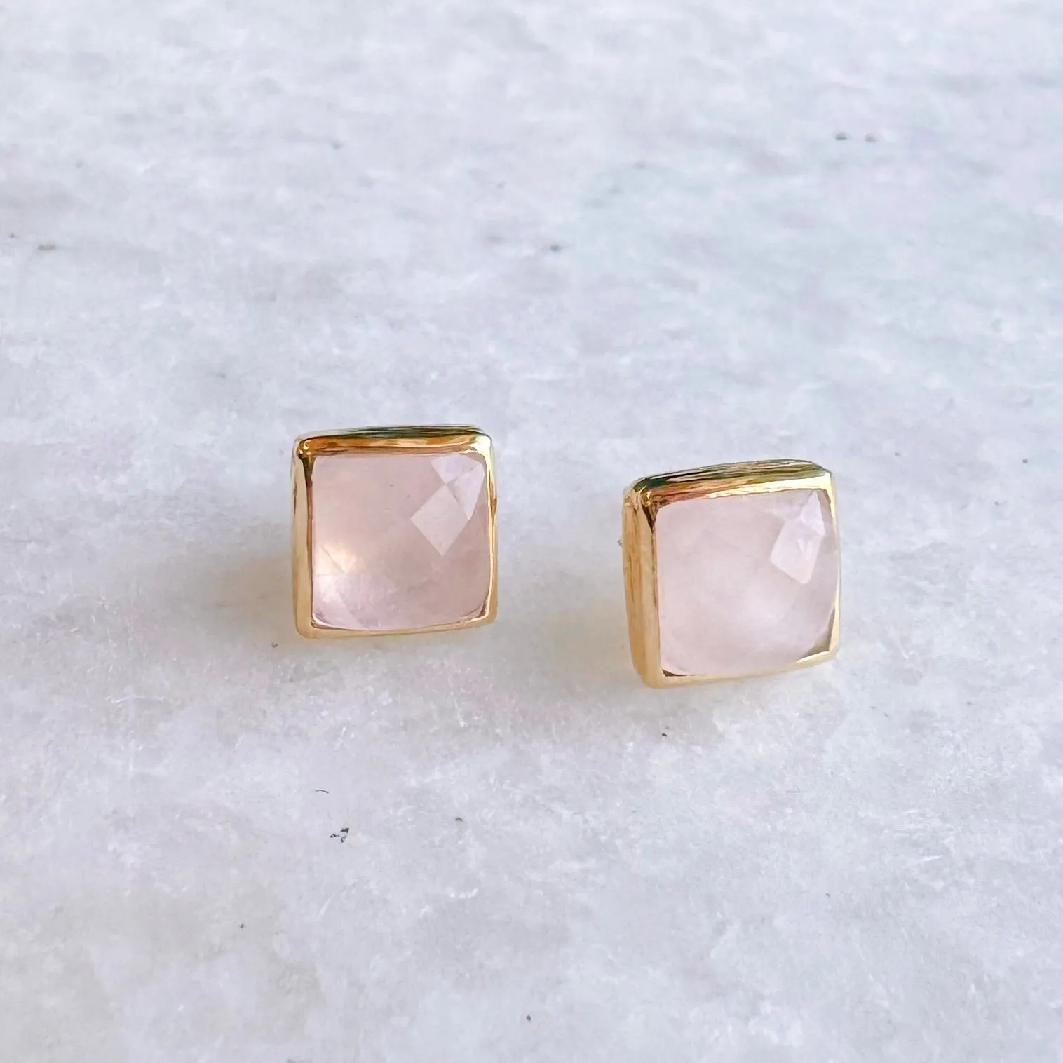 Square Gold Stone Stud Earrings: Rose quartz