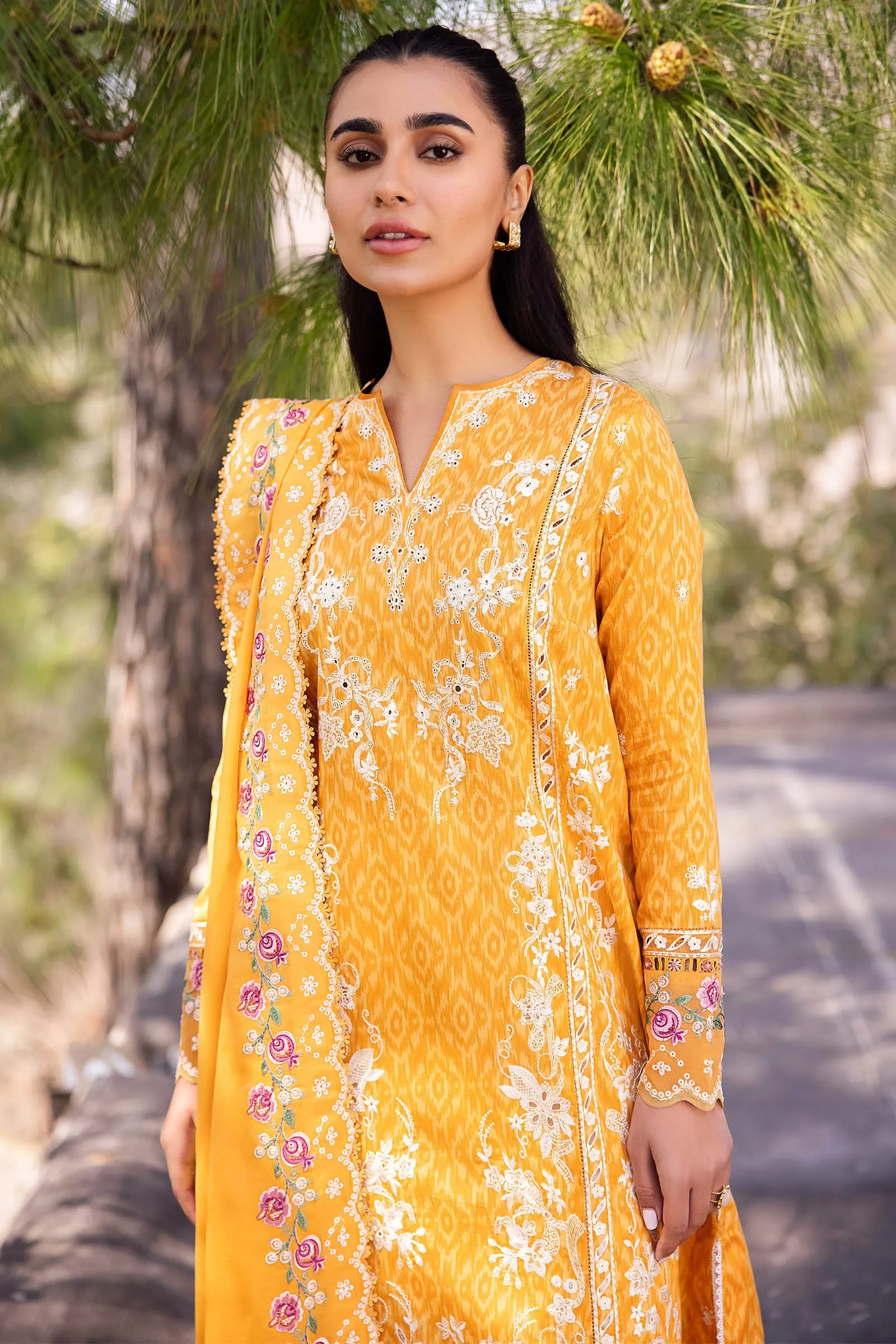 Zaha Luxury Lawn Collection 2024 – NARINA (ZL24-15 A)